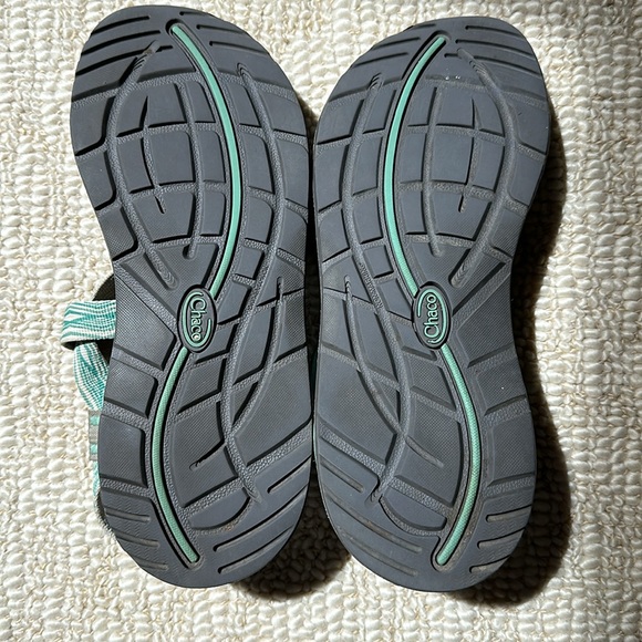Chaco women’s sandals green and white geometric pattern - Picture 6 of 12